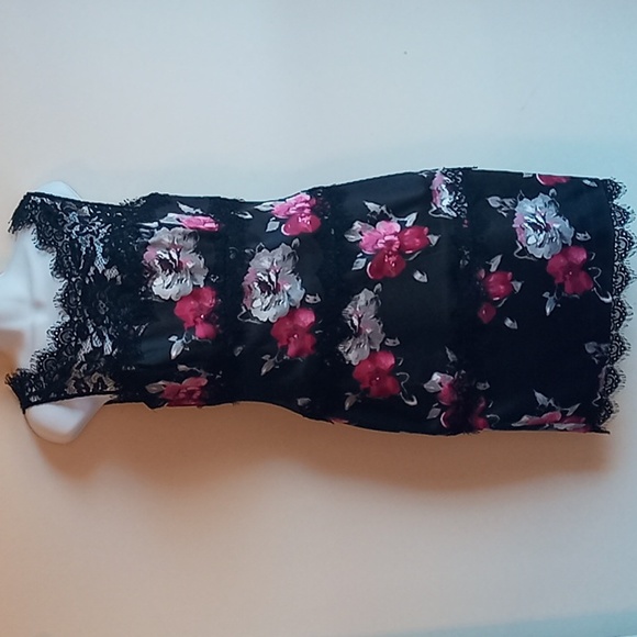 Gorgeous lace enhanced White House Black Market cocktail dress - Picture 1 of 9